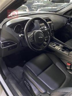 جاگوار F-Pace